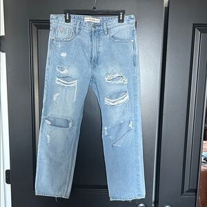Guess women’s Relaxed Fit Light Blue Jeans size 30